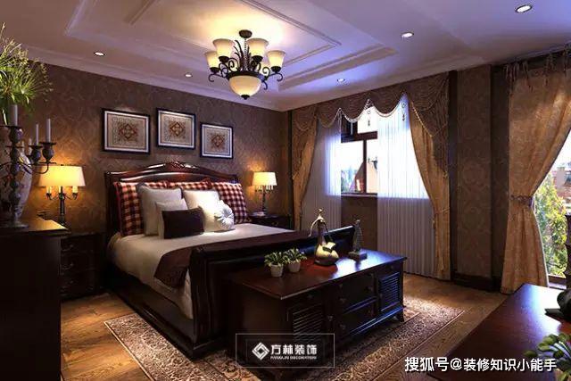 较为典型的欧式元素为实木线,装饰柱,壁炉和镜面等,地面一般铺大理石